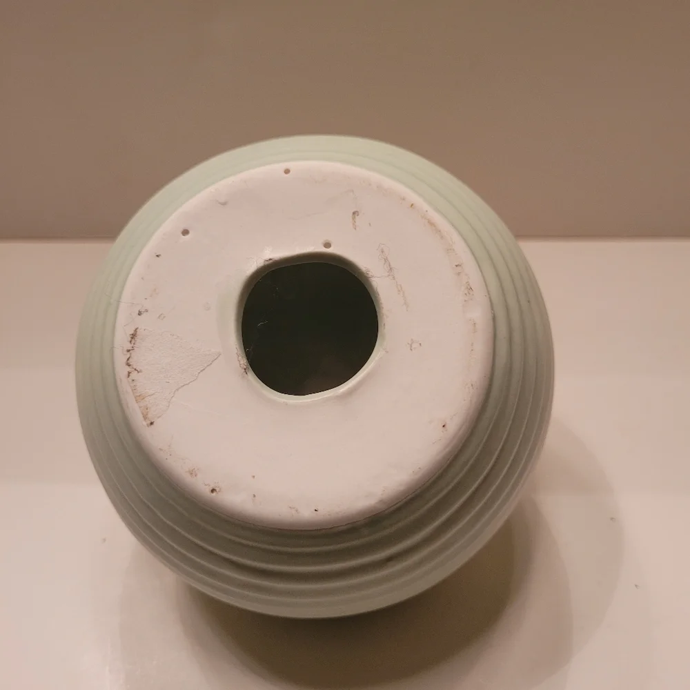 Turtleking Ceramic Ribbed Apple. - Picture 4 of 6